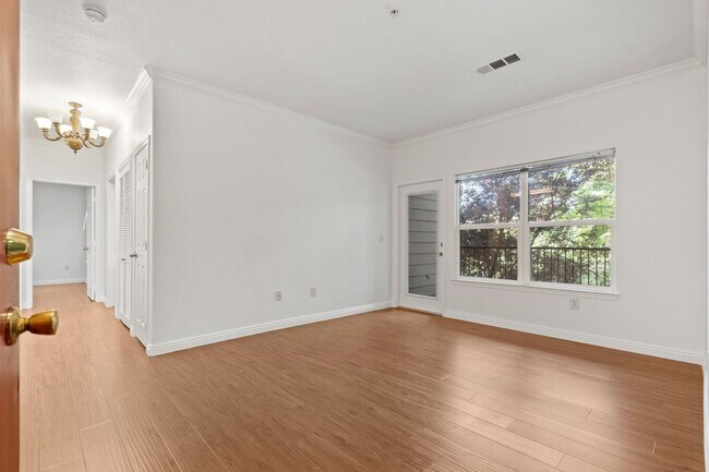 Foto del edificio - 2 bed 2 bath condo available in Antelope! ...