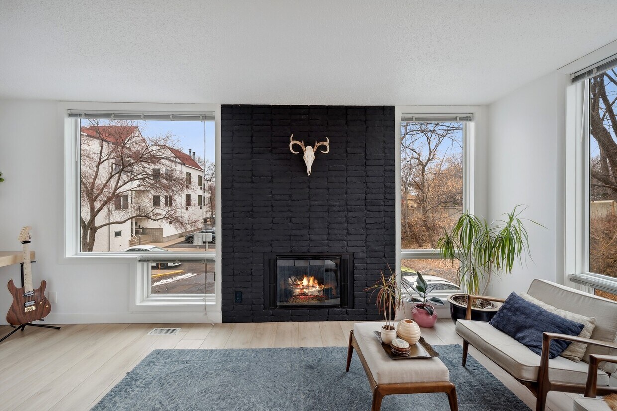 Foto principal - 3022 Lake Shore Dr