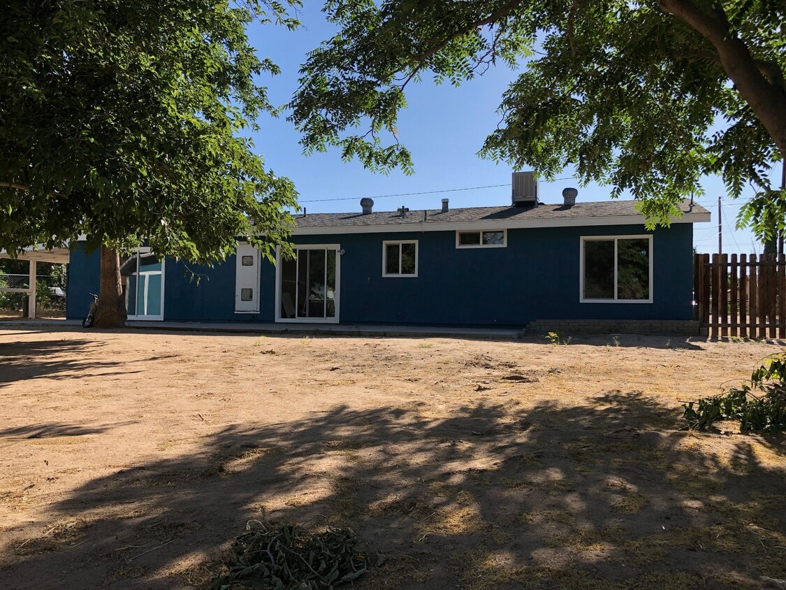 10393 Hemlock Ave, Hesperia, CA 92345 House for Rent in Hesperia, CA