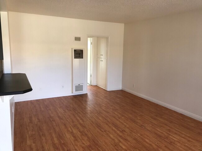 Building Photo - 8530 Sunland Blvd