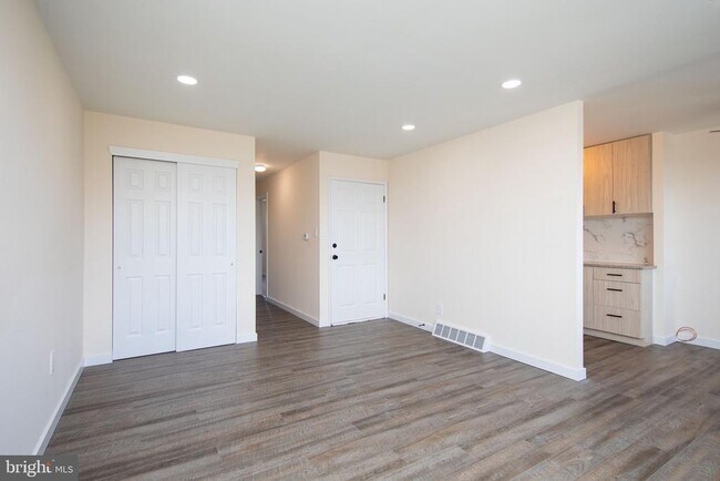 Building Photo - 8766 Gillespie St