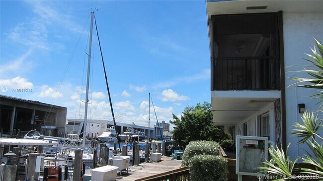 Foto del edificio - 1520 SE 15th St