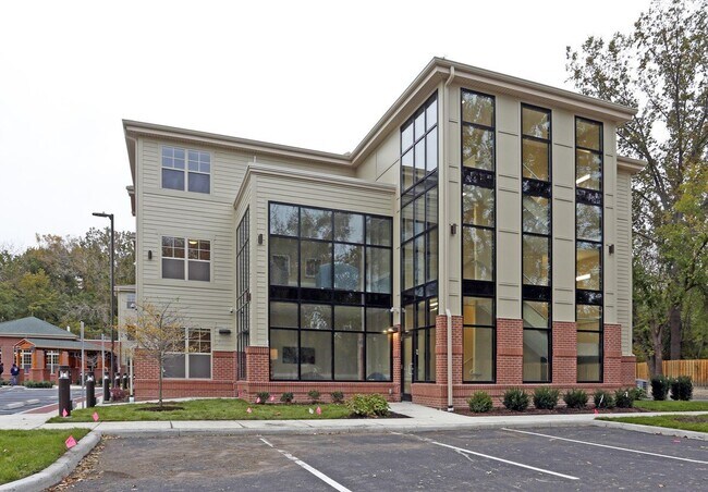 Foto del edificio - 5351 Nebraska Ave