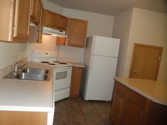 Building Photo - $1,800 Monthly | Centrally Located | 3 Bed...