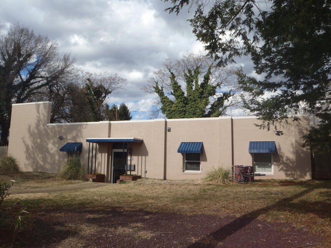 Stucco One Story Home - 2908 Idlewood Ave