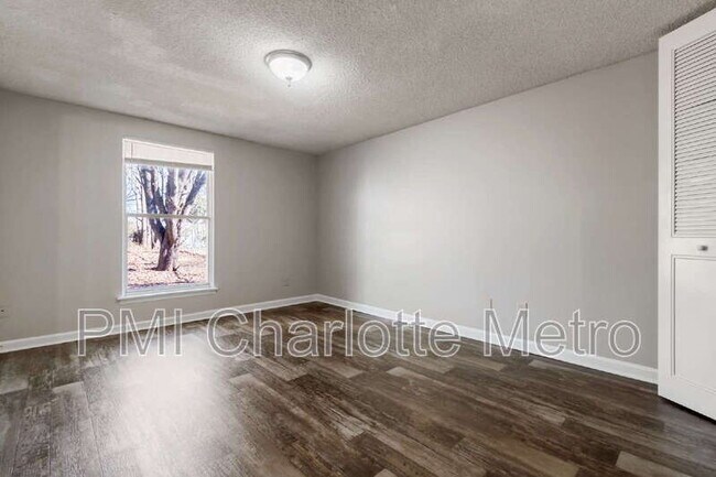 Foto del edificio - 3214 Old House Cir