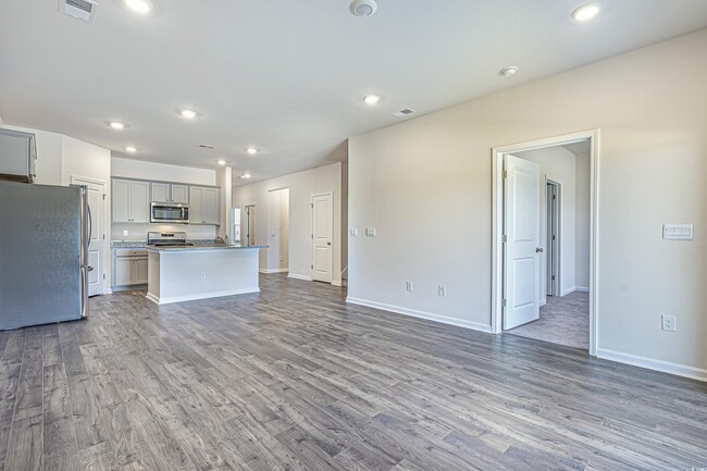 Foto del edificio - 3520 Bells Lk Cir