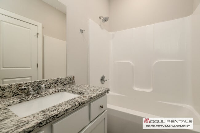 Building Photo - 596 E Martens Ct