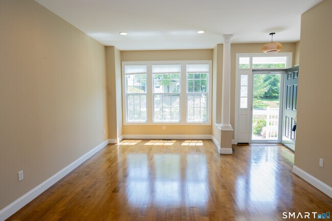 Foto del edificio - 19 Orwich Ct