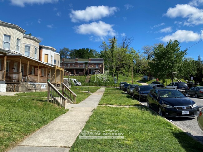 Building Photo - 2518 N Ellamont St