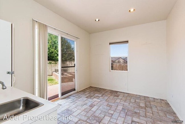 Foto del edificio - 9941 Northrup Dr