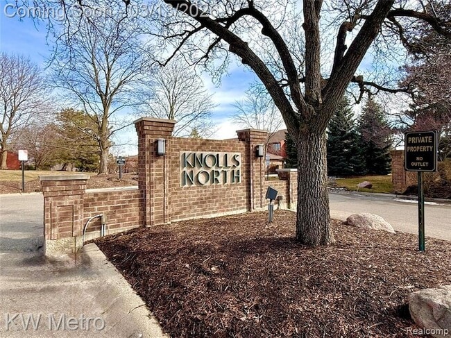 Building Photo - 875 GreenView Ct