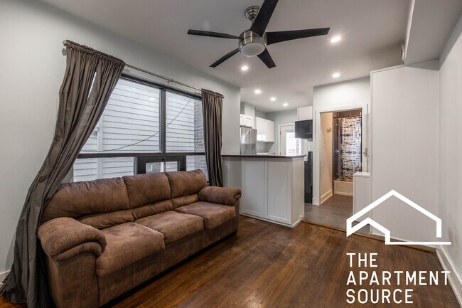 Foto del edificio - 3716 W Belmont Ave