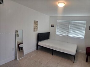 Building Photo - 1222 NW 20th Ct