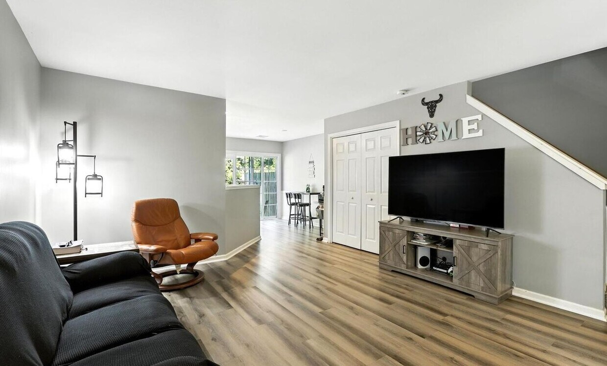 Foto principal - Modern 2 Bedroom, 1.5 Bath Townhome in New Cumberland, PA!