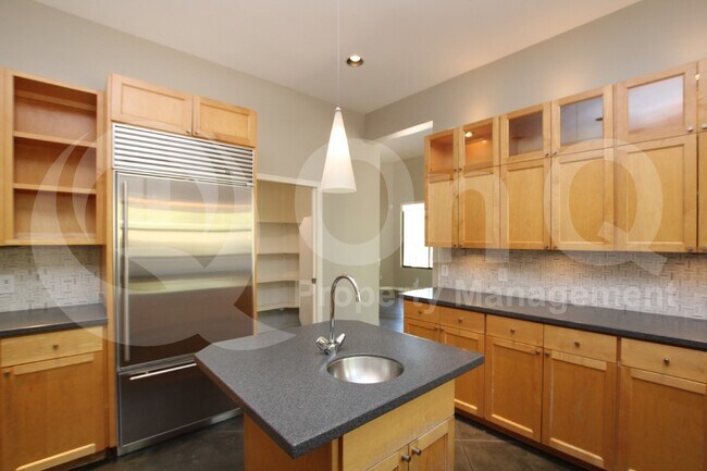 Foto del edificio - 5844 E Carefree Mountain Dr