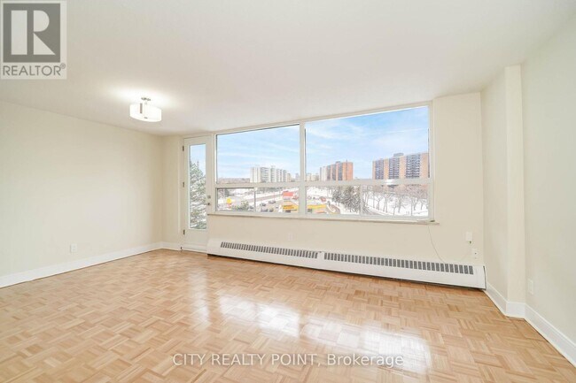 Photo du bâtiment - 6200 Bathurst St