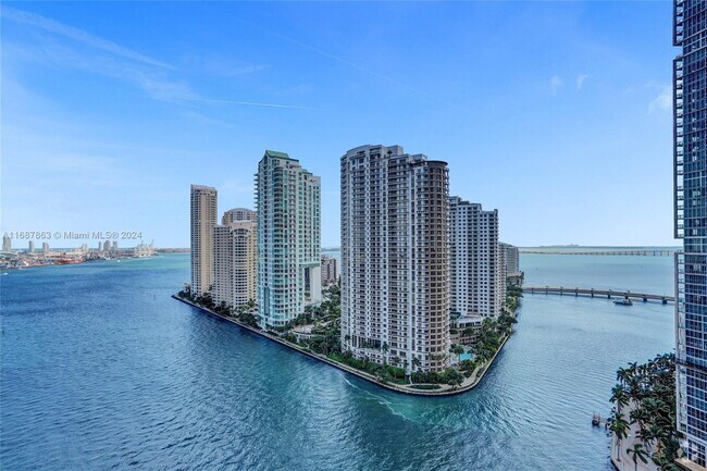 Building Photo - 300 S BISCAYNE