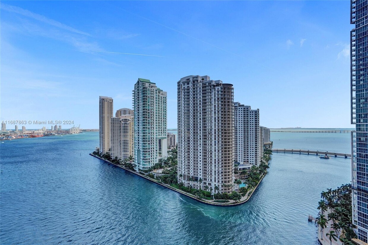 Foto principal - 300 S BISCAYNE Blvd