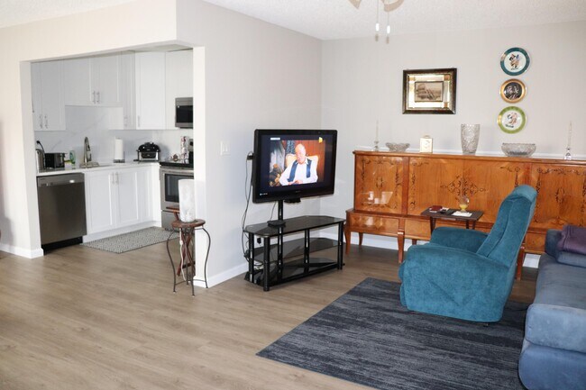 Building Photo - 801 Flanders Dr