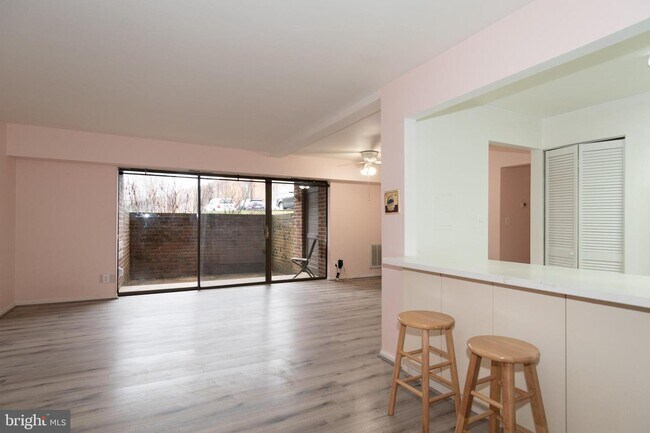 Building Photo - 4400 Island Pl