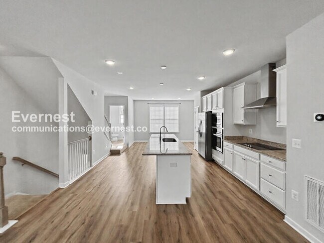 Foto del edificio - 1325 Claytor Ln