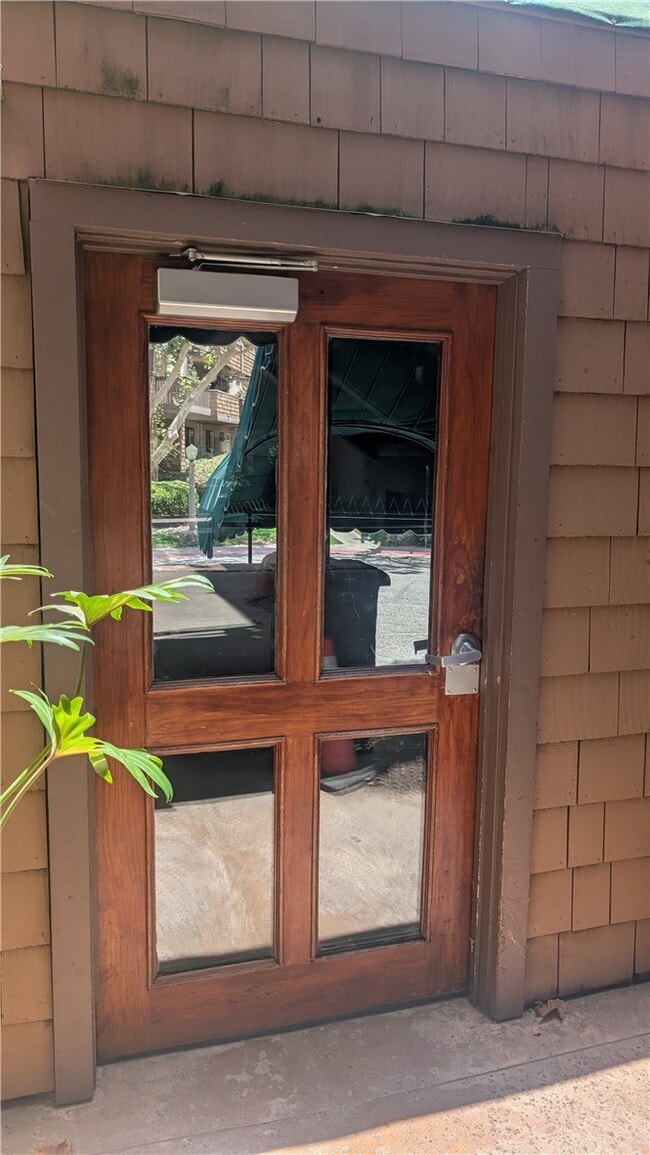 Building Photo - 8860 Villa La Jolla Dr