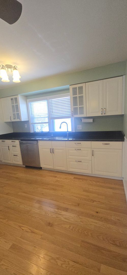 Building Photo - 3 BED 2 BATH COMPLETELY UPDATED SINGLE FAMILY HOME ---- FLORAL