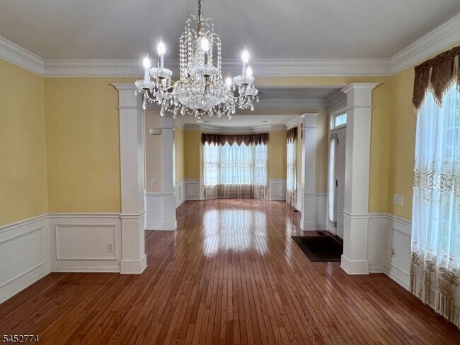 Building Photo - 9 Queenberry Way