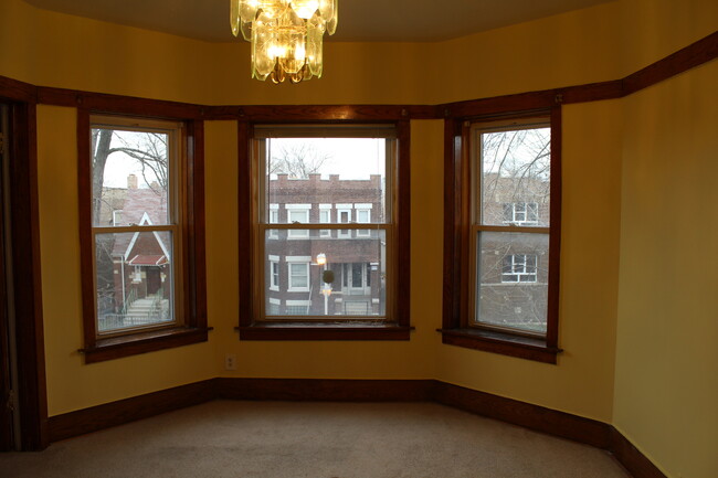 Building Photo - 1002 N Drake Ave