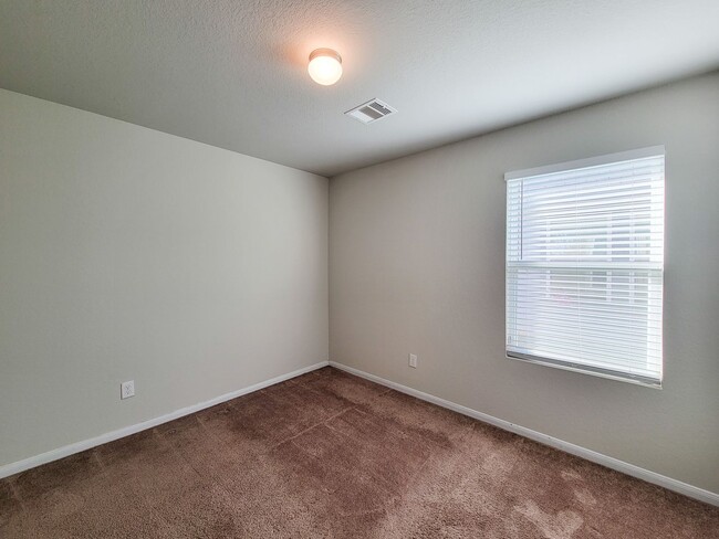 Foto del edificio - BEAUTIFUL NEW 3 BEDROOM 2 BATH HOME.  GREAT LOCATION CLOSE TO 45 AND BELTWAY 8