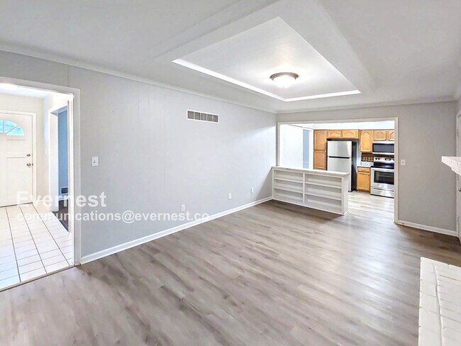 Foto del edificio - Lovely 3-Bedroom Home with 2-Car Garage / ...
