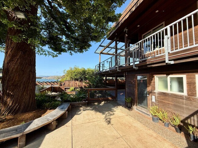 Building Photo - 1383 Grand Ave