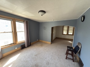 Building Photo - 114 S 74th St