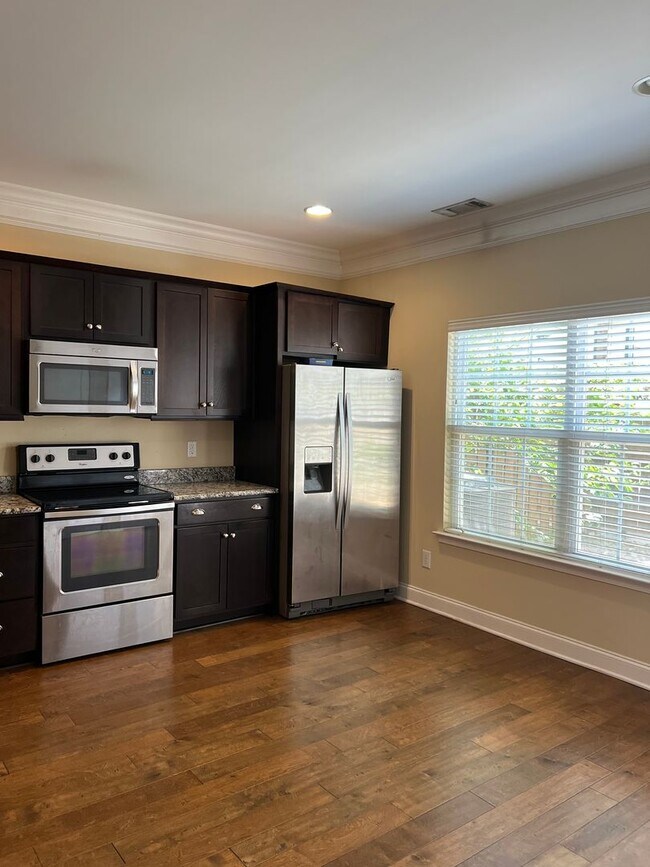 Building Photo - 3 bedroom/2.5 Bathroom Sugar Valley Townhome