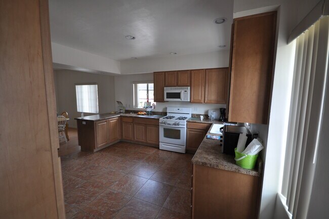 Cocina - 428 N Treat Ave