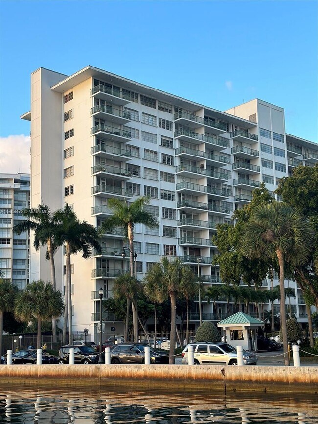Foto del edificio - 1408 Brickell Bay Dr
