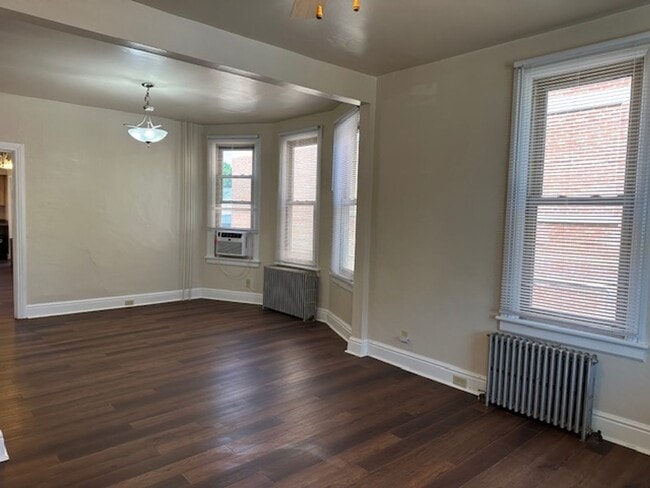 Building Photo - 27 N Chestnut St