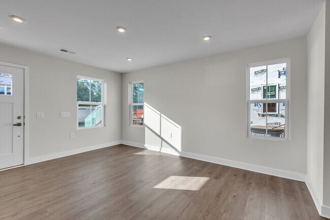 Building Photo - Stunning 3-Bedroom Townhome in Arden Woods...
