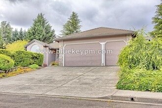 Building Photo - 4404 NW Crystal Ct