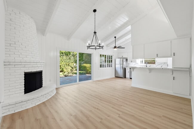 Foto del edificio - 23723 Aetna St