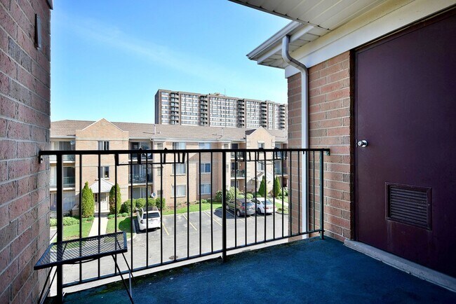 Foto del edificio - 5351 N East River Rd