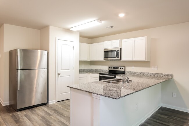 Building Photo - 173 Queens Cir