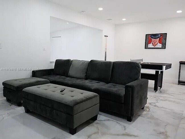 Foto del edificio - 1649 NE 8th Ave