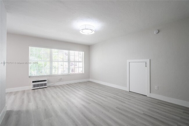 Building Photo - 2416 Flamingo Dr