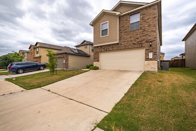 Foto del edificio - Gorgeous 4 Bedroom, 3 Bath, 2-Story Home i...