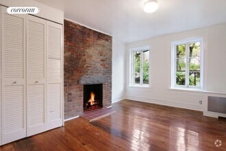 Building Photo - 7 Minetta St