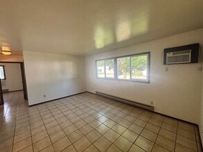 Building Photo - 1728 La Cres St