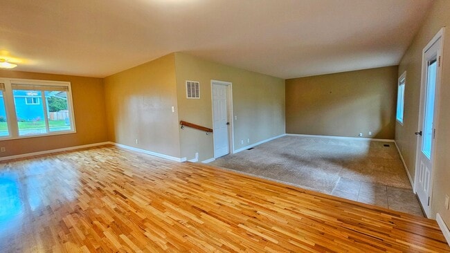 Foto del edificio - Beautiful 3 Bed 2 Bath Rambler in Beautiful Redmond