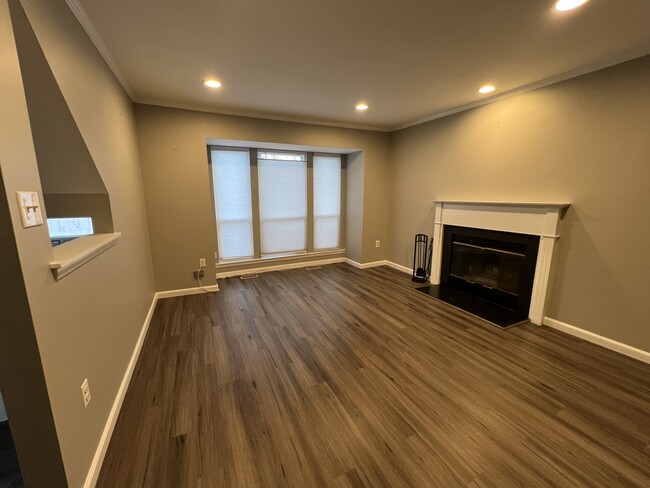 Living Room - 7711 Heatherside Ln